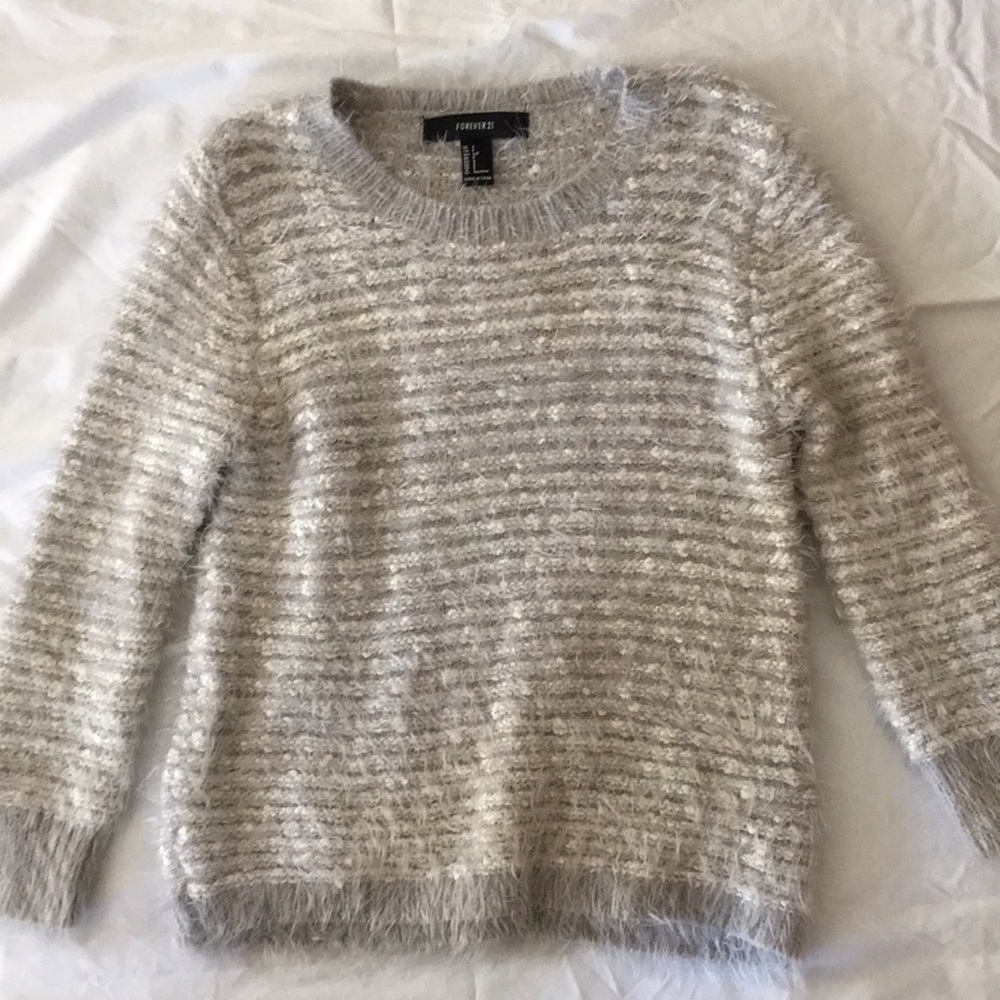 🔴Fuzzy sweater Clearance